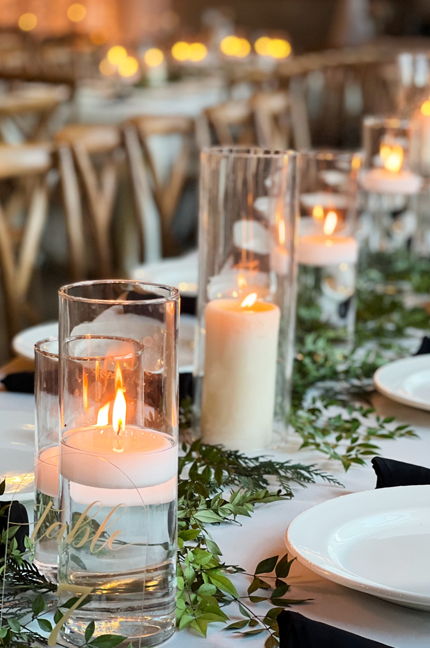 Vases and lanterns for weddings, featuring elegant designs for floral arrangements, candles, and stylish decor to enhance any event ambiance.